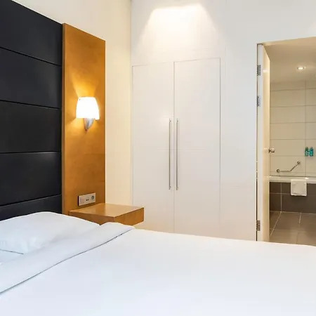 Aparthotel B-aparthotel Grand Place 4*