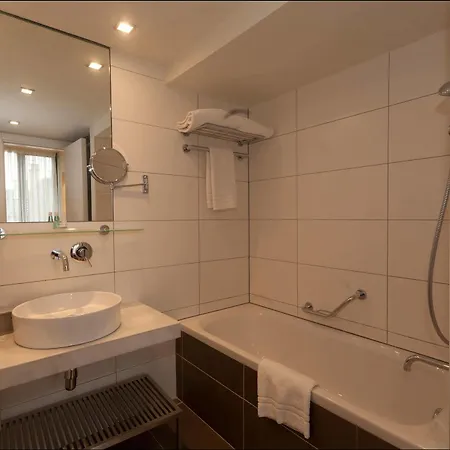 B-aparthotel Grand Place 4*